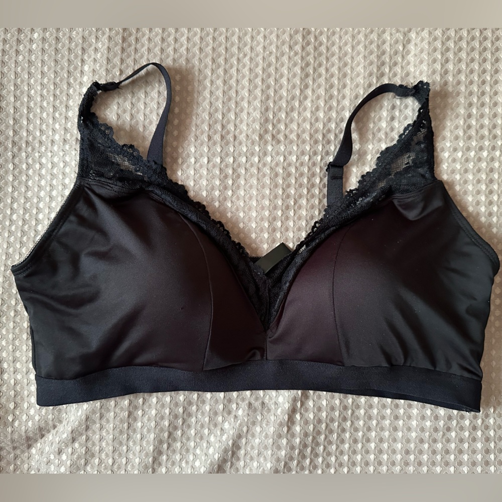 Torrid Deep Plunge Black Lace Trim bralette, 2X EUC